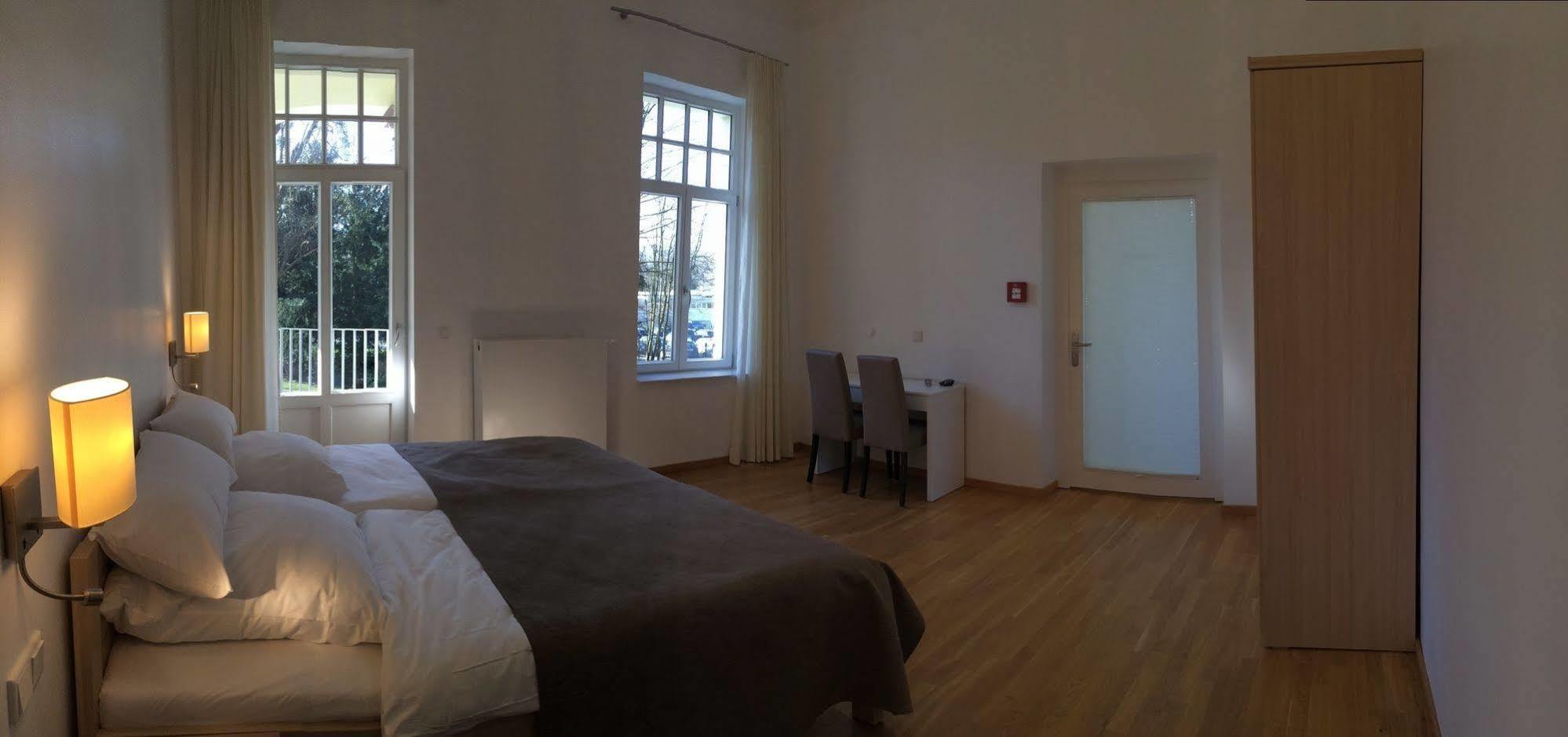 باد بيرمونت Appartements Am Kurpark المظهر الخارجي الصورة